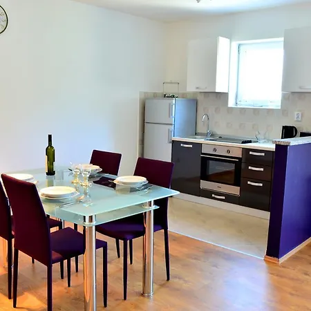 Apartment M&b Podstrana